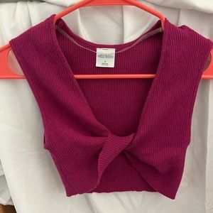 Pink/purple women’s twisted crop tee!